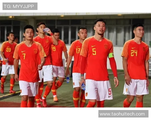 南京足球队在最新足球状态排行榜中荣获第三名展现强劲实力